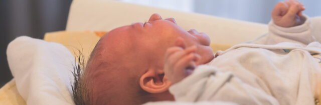 Baby huilt ineens tijdens slaap