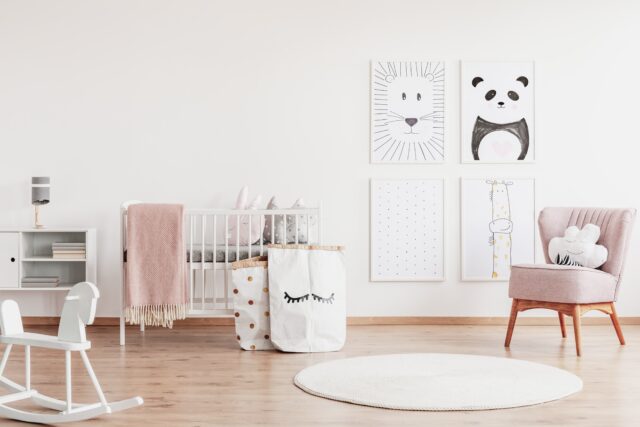 stoere meisjesbabykamer inrichten